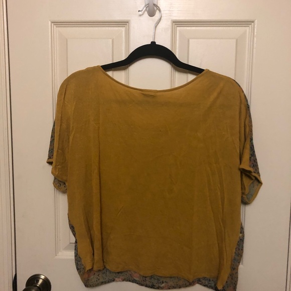 Tops - Picture 2 of 3